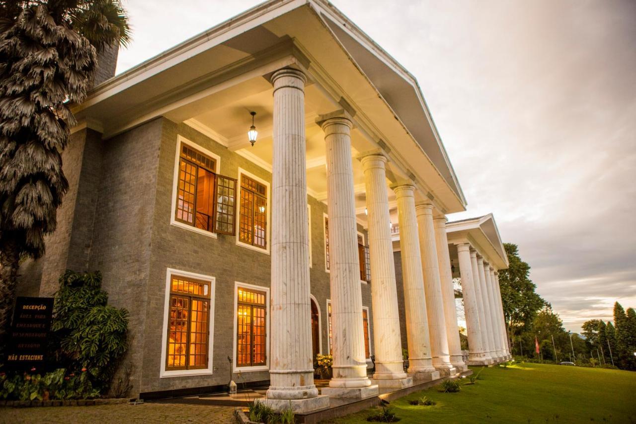 Aroso Paco Hotel 페드라 아줄 외부 사진 The University of the South Pacific's Administration Building