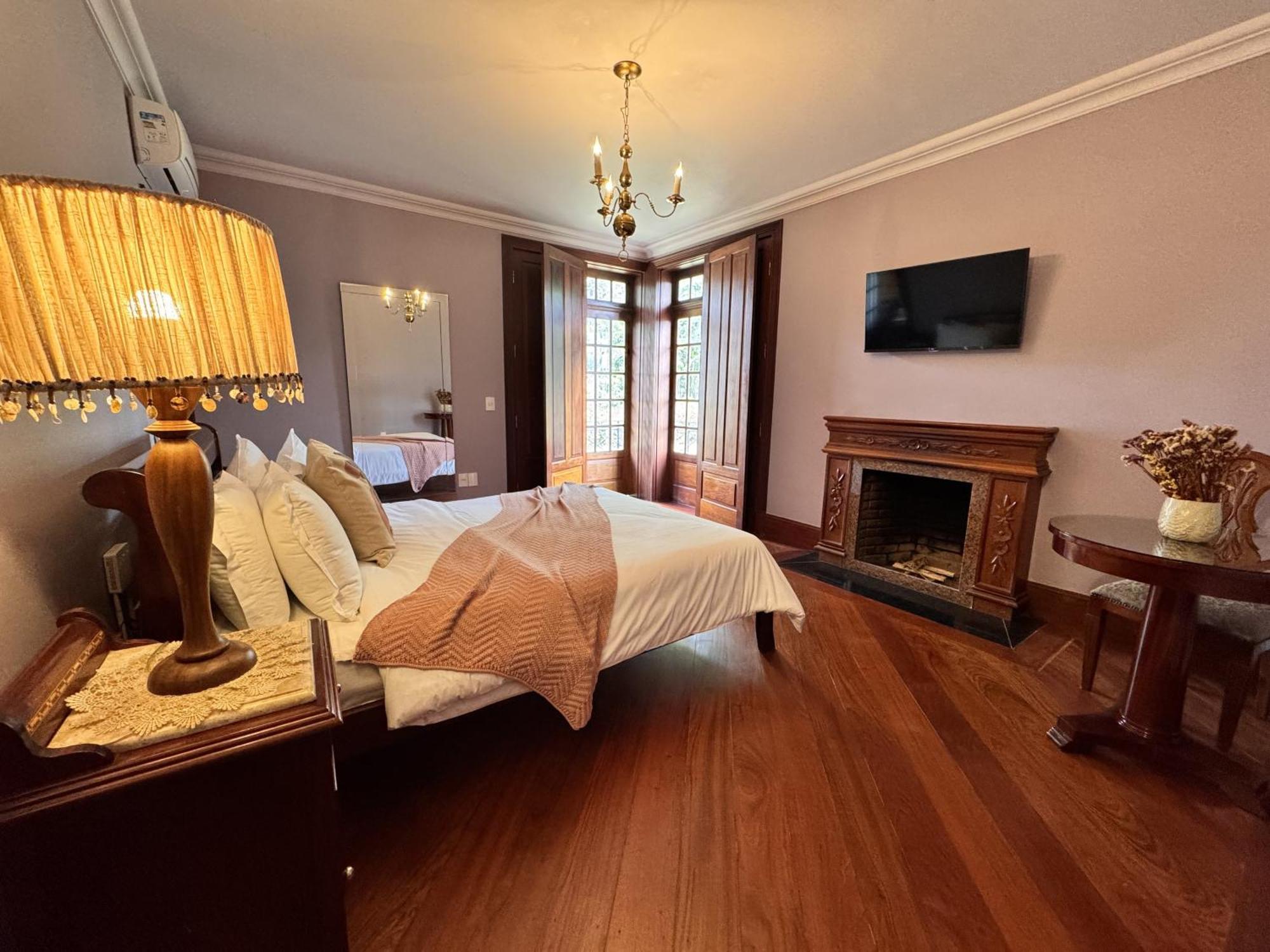 Aroso Paco Hotel 페드라 아줄 외부 사진 A room at the hotel