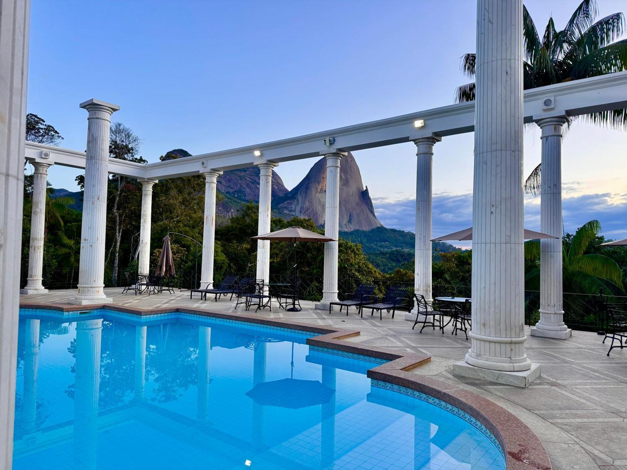 Aroso Paco Hotel 페드라 아줄 외부 사진 The hotel's pool