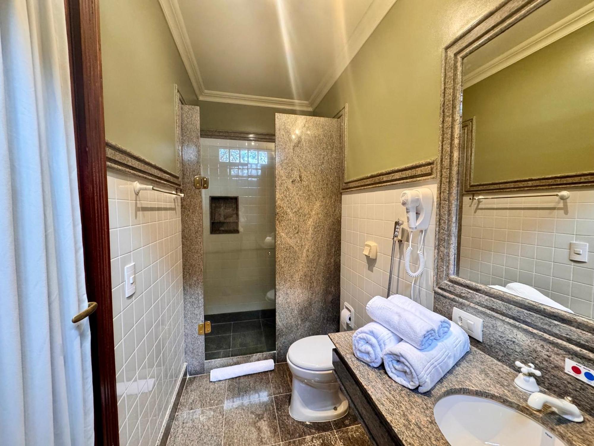 Aroso Paco Hotel 페드라 아줄 외부 사진 Bathroom
